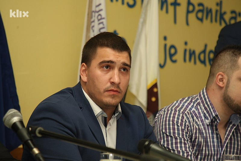 Delegat u Domu naroda Federacije BiH Haris Zahiragić komentarisao je izjavu ministra rada i socijalne politike FBiH Adnana Delića o minimalnoj plati te je rekao da se radi o "alanfordovskoj logici".