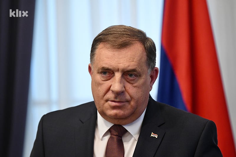 Predsjednik Republike Srpske Milorad Dodik izjavio je da očekuje velike promjene u američkoj vanjskoj politici dolaskom Donalda Trumpa i da samo želi da Washington kaže političarima u BiH da to više nije "njihova stvar".