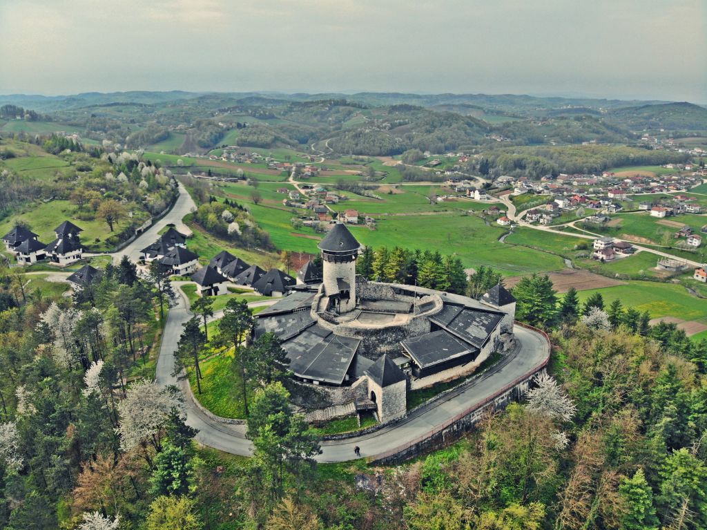 Stari grad Velika Kladu&scaron;a i tvrđave zapadne Krajine