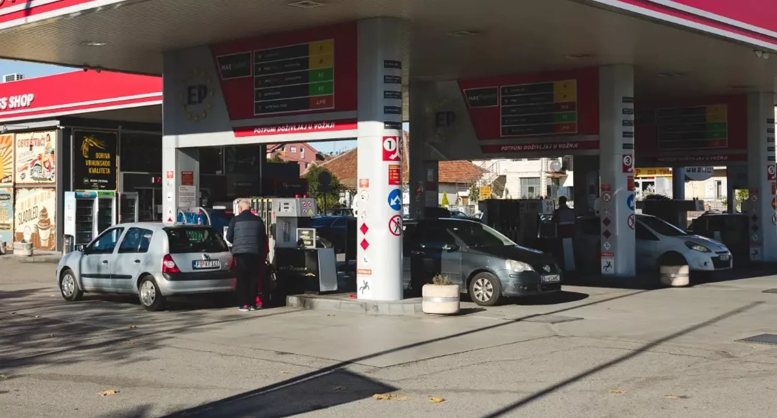 
                                    Od ponoći u Crnoj Gori poskupljuje gorivo                                