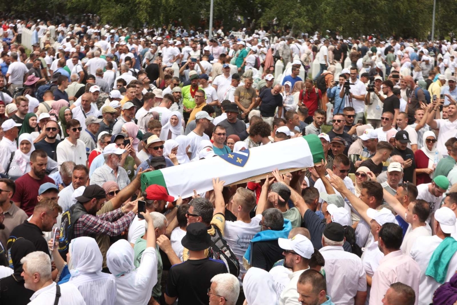 Deset žrtava genocida iz Srebrenice prona&scaron;lo vječni mir u Potočarima, obavljen ukop 31 godinu nakon tragedije