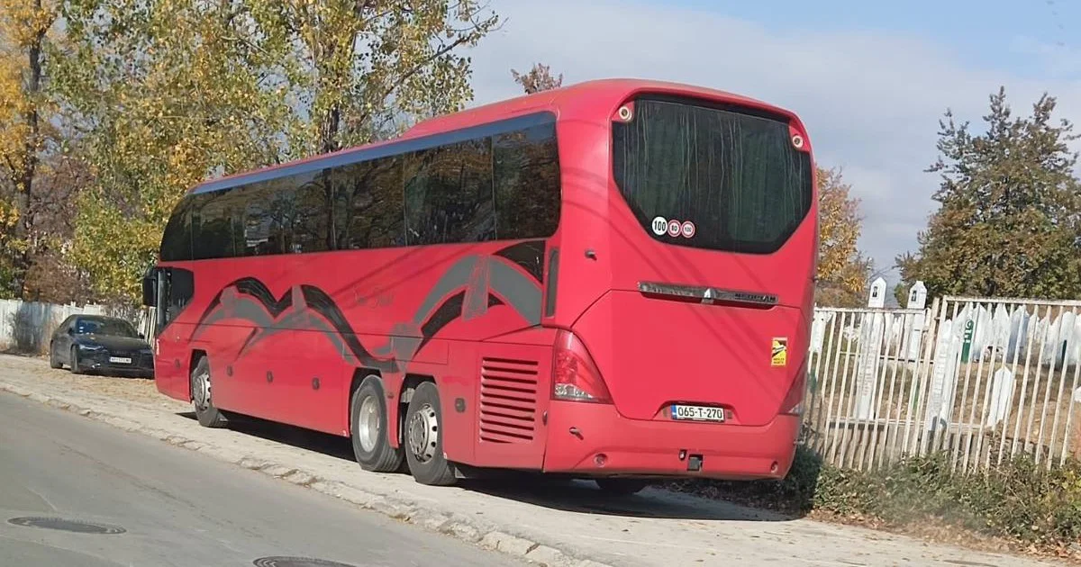 Autobusi sa registarskih oznaka BiH primijećeni u Novom Pazaru, sumnja na dovoženje birača iz Republike Srpske