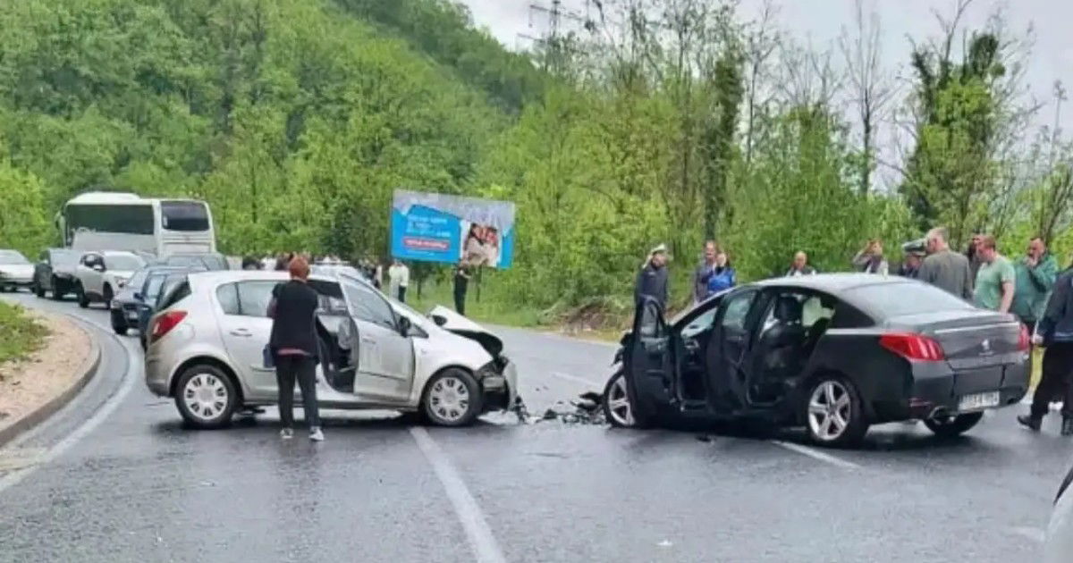 U saobraćajnoj nesreći ima te&scaron;ko povrijeđenih, saobraća se jednom trakom