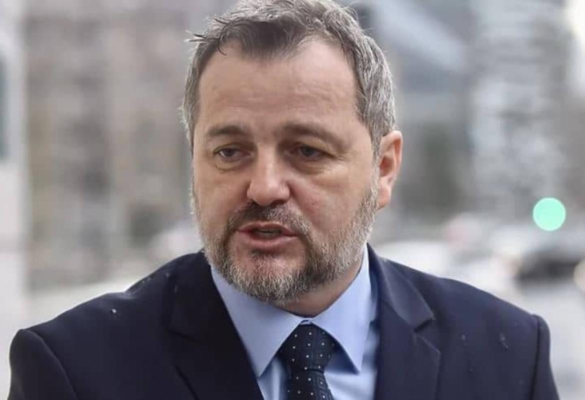 NES-ova principijelnost na ispitu: Kako se brani država, ali samo kad odgovara