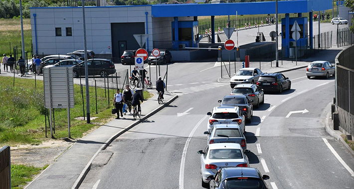 Dugačke kolone vozila na nekoliko graničnih prijelaza