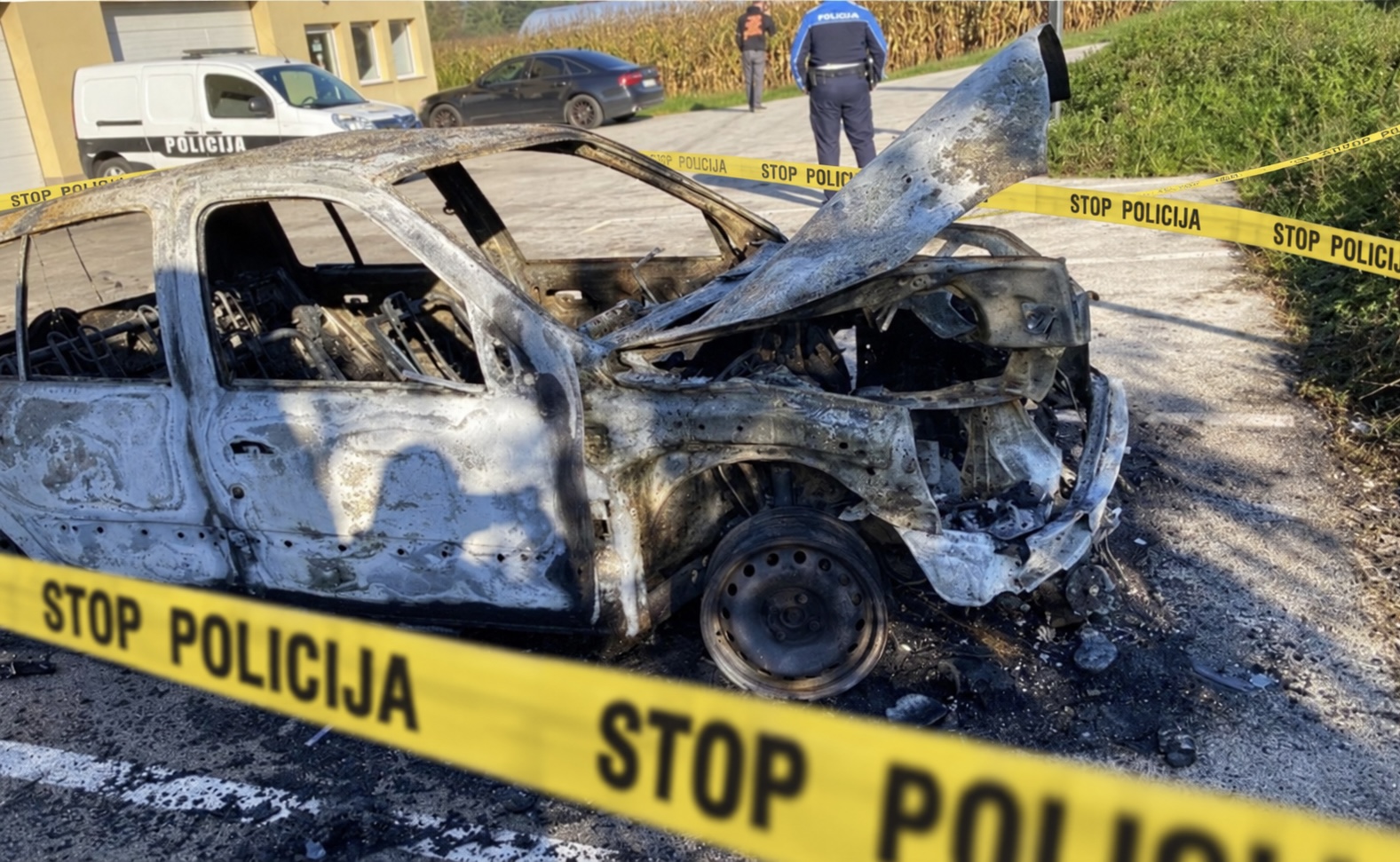 Automobil potpuno izgorio protekle noći u Varo&scaron;koj Rijeci, policijski službenici istražuju uzrok