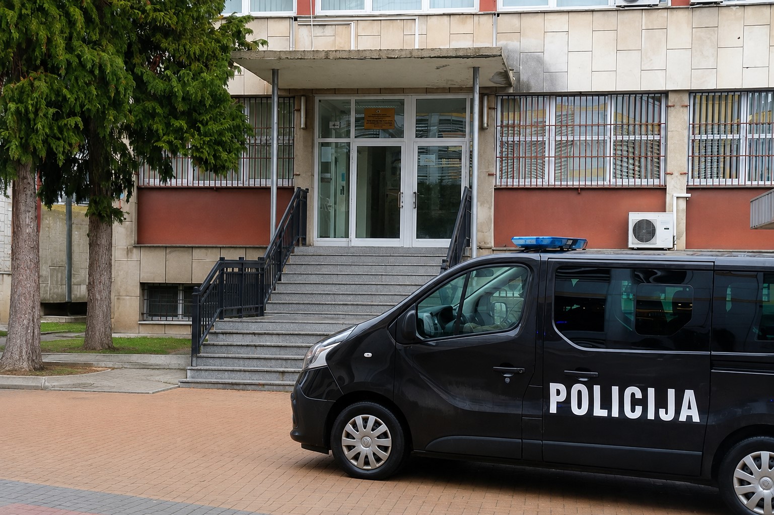 Pritvor dvojici osumnjičenih u Bihaću nakon pronalaska kokaina, marihuane i municije
