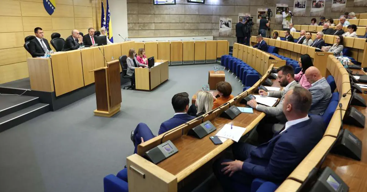 Dnevni red Doma naroda dopunjen zakonima o dugu i o naftnim derivatima