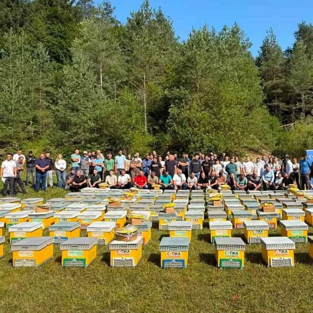 Velika podr&scaron;ka pčelarima u USK: Dodijeljeno 350 pčelinjih rojeva i kompletna oprema