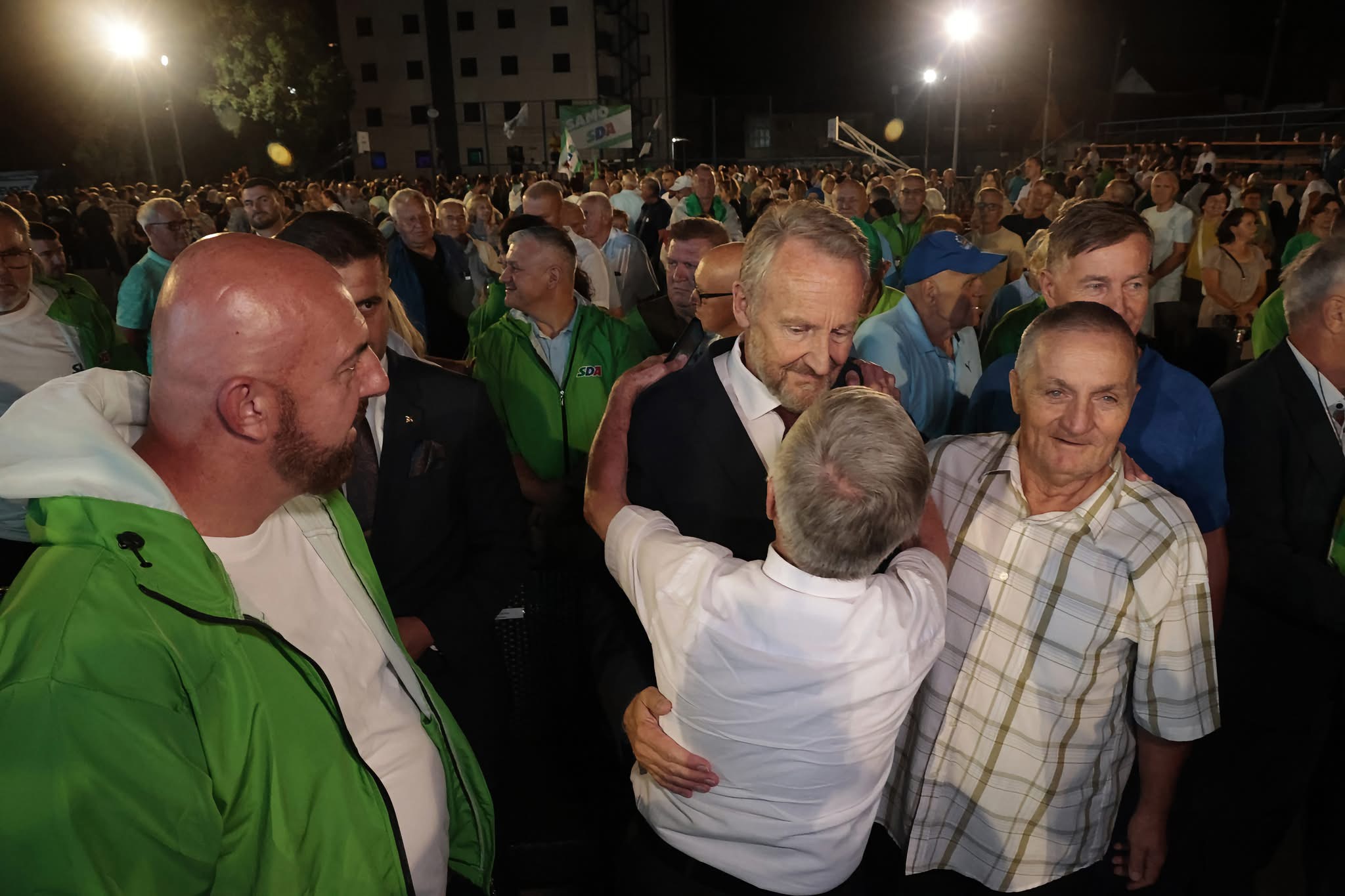 Bakir Izetbegović na predizbornom skupu u Sanskom Mostu istakao važnost izbora i kritikovao trenutnu vlast