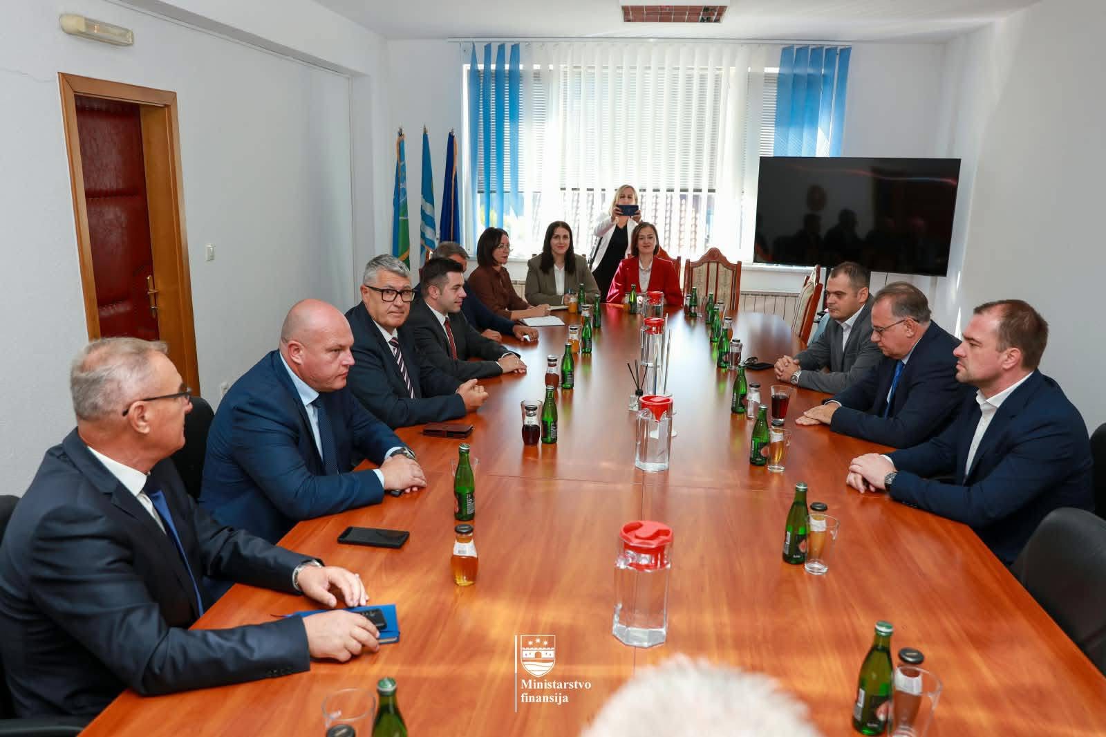 Premijeri Nermin Nik&scaron;ić i Mustafa Ružnić posjetili Veliku Kladu&scaron;u radi obilaska kapitalnih projekata