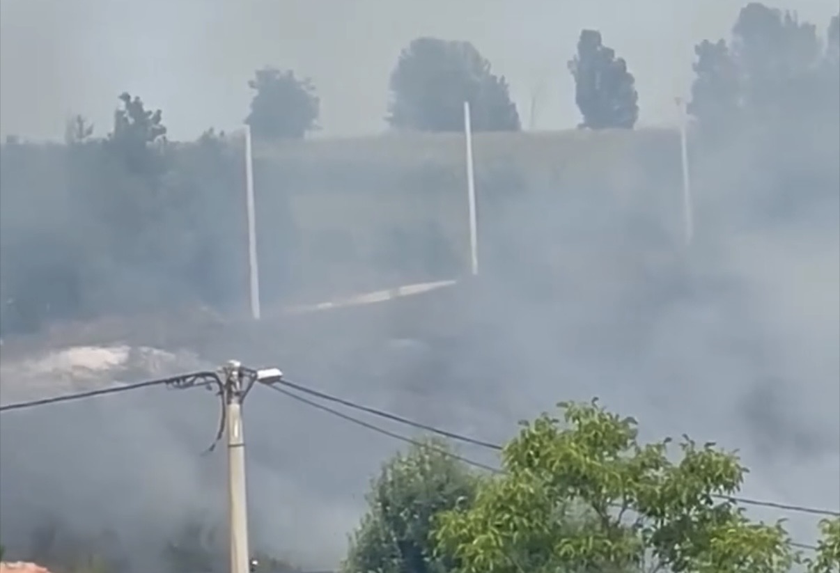 Požar izbio u Balićima, MZ Gata apeluje na mje&scaron;tane da ne prilaze požari&scaron;tu