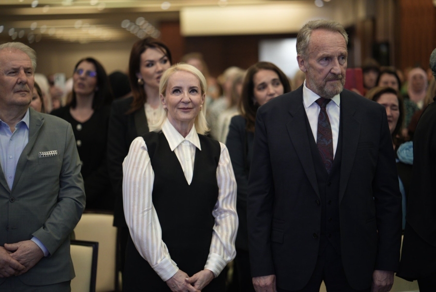IZETBEGOVIĆ SA SKUPA ŽENA SDA POSLAO BRUTALNU PORUKU: &bdquo;Bo&scaron;njaci su izbačeni iz vlasti i poniženi, Trojka nas vodi u živo blato, moramo ih sru&scaron;iti u oktobru!&ldquo;