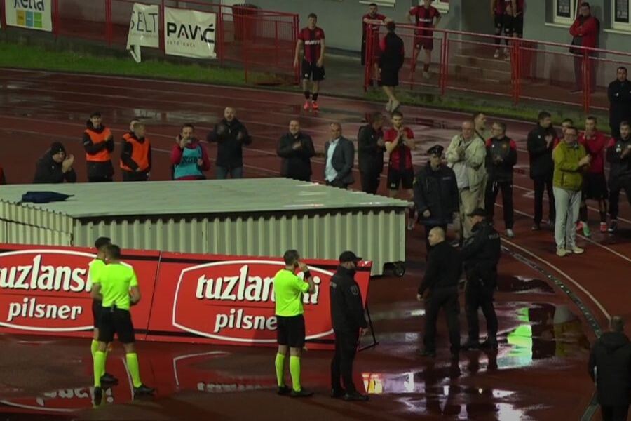 Igrači Slobode napravili &scaron;palir Milo&scaron;u Gigoviću (Foto: Screenshot)