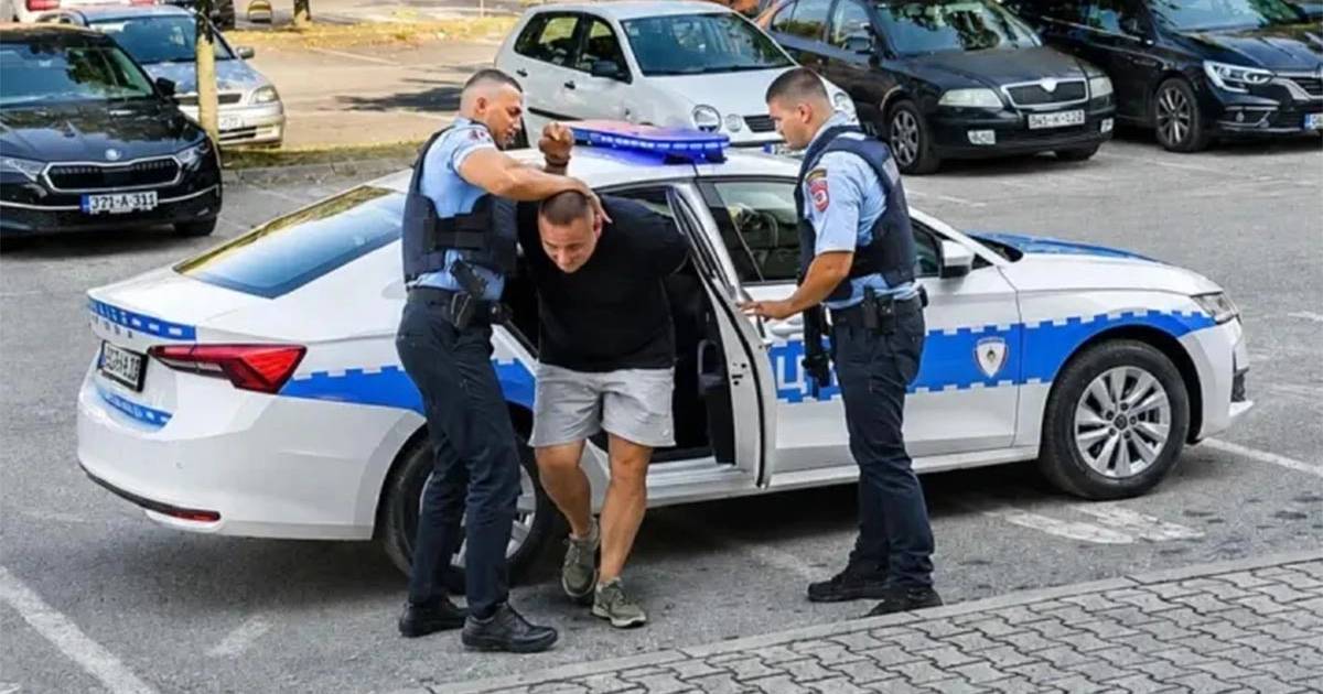 U policijskoj akciji "Trasa" uhapšena trojica osumnjičenih za trgovinu oružjem, oduzeto 14 automatskih pušaka