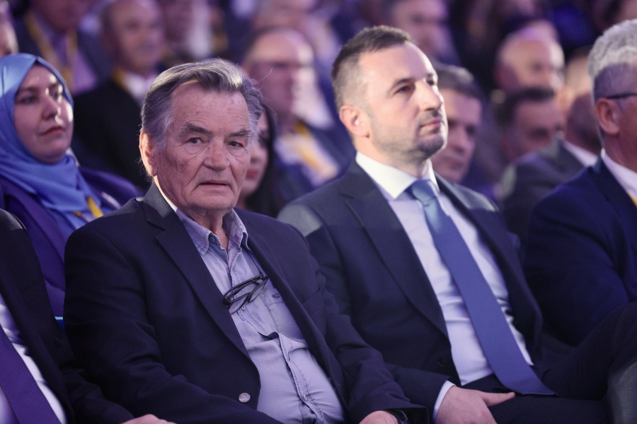 HARIS SILAJDŽIĆ, NAKON DUGO VREMENA U JAVNOSTI: "Danas imamo kandidata za Predsjedni&scaron;tvo..."