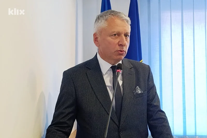 Ministar Edin Vranj o oduzimanju zastava s ljiljanima: Ne plaćajte kazne, postupci su neutemeljeni