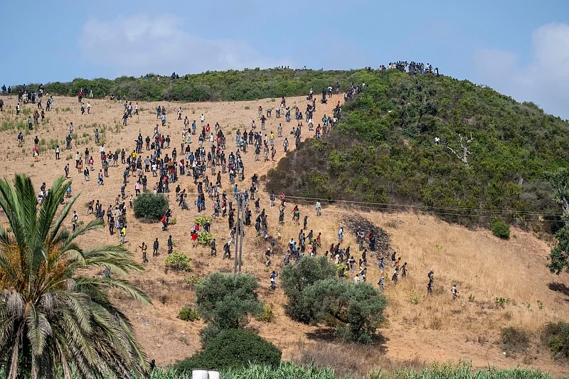 Marokanske snage uhapsile 294 migranta i 61 osumnjičenog za pomoć u prelasku granice prema Ceuti