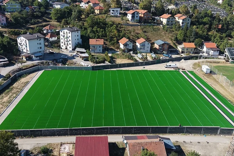 Radovi na pomoćnom terenu Gradskog stadiona u Kaknju s plastičnom podlogom zavr&scaron;avaju se ovih dana