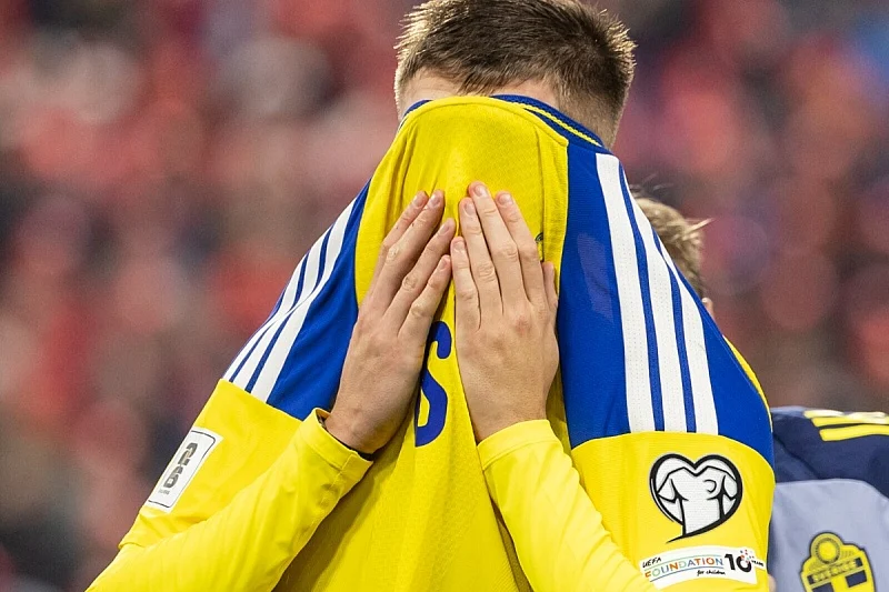 Emil Holm (26), desni bek Bologne i &scaron;vedske reprezentacije, operisan u Finskoj, oporavak traje četiri do &scaron;est mjeseci