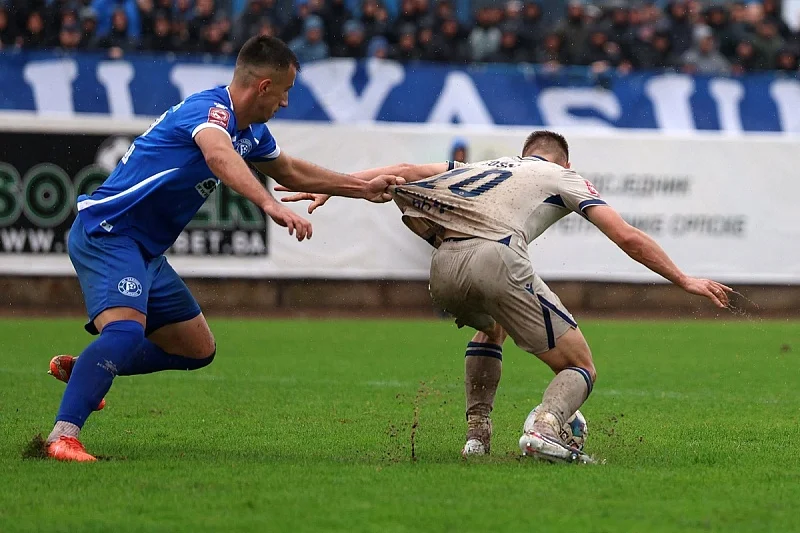 Uživo / Radnik - Željezničar 1:1: GOL! Radnik poravnao već u prvom napadu drugog poluvremena