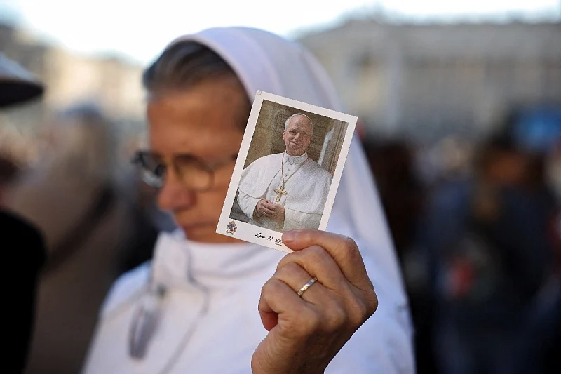 Papa Lav mirno proveo noć u bolnici nakon operacije raka pluća u Rimu