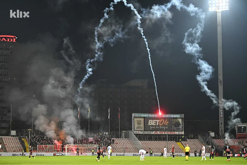 Ultrasi udaljeni s Bilinog polja pet minuta prije kraja zbog incidenata na tribini