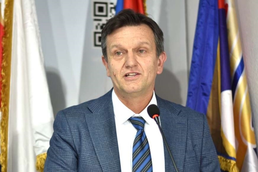 Branko Blanu&scaron;a upozorava na te&scaron;ku ekonomsku situaciju u Republici Srpskoj i kritikuje privatizaciju institucija