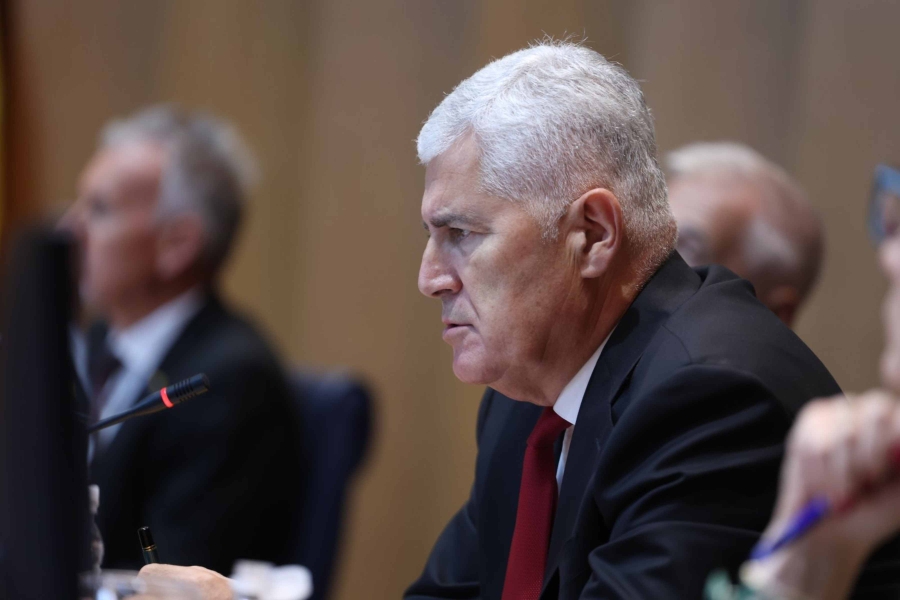 Sjednica Doma naroda Parlamenta BiH prekinuta zbog nedostatka kvoruma nakon &scaron;to se trojica delegata iz SNSD-a nisu vratila