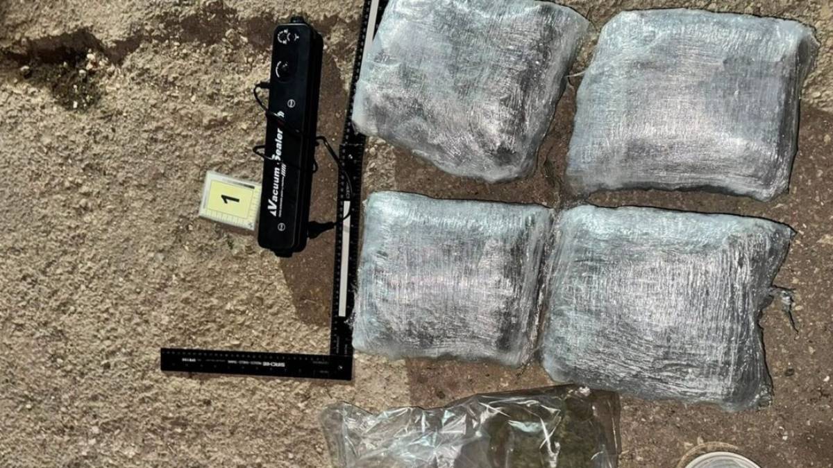 U garaži u Sarajevu pronađeni droga, bombe i raketni bacač: Optužen Anes Suljević