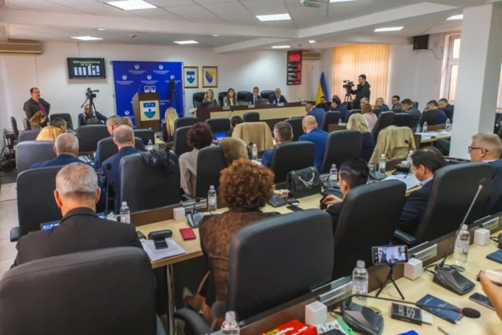 Politički baloni u Krajini: Vlast u USK-u još nije dogovorena, a SBiH i DF drže ključeve pregovora