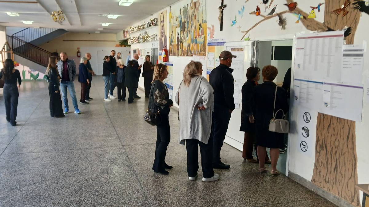 CIK: Do 11 sati glasalo 11,94 posto birača, incidenti zabilježeni u Tuzli i Banovićima