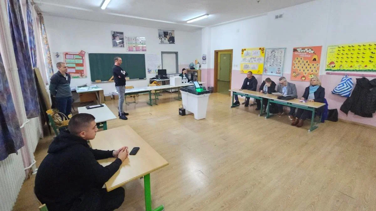 MUP RS saopćio: Od 1.957 biračkih mjesta 201 nije otvoreno na vrijeme, proces glasanja miran