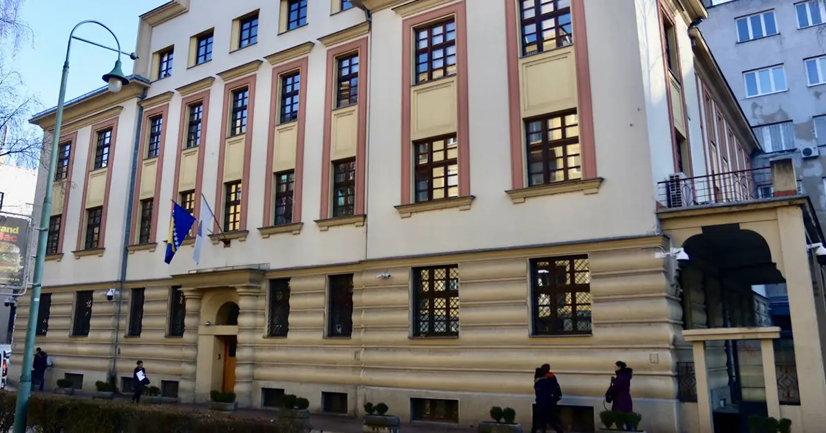 Općinski sud u Sarajevu odredio jednomjesečni pritvor Harisu Karadži zbog sumnje da je na Vrbanjuši teško ranio Almera Inajetovića