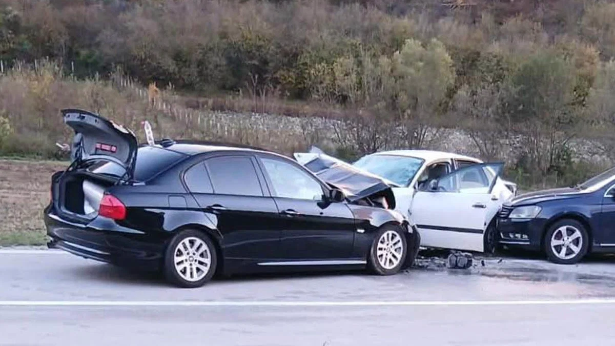 Težak sudar tri automobila u Nežićima kod Donjeg Vakufa: četiri teško povrijeđena, među njima dijete