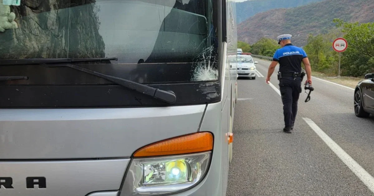 Saobraćajna nesreća na M-17: EUFOR vozilo udarilo autobus, bez povrijeđenih