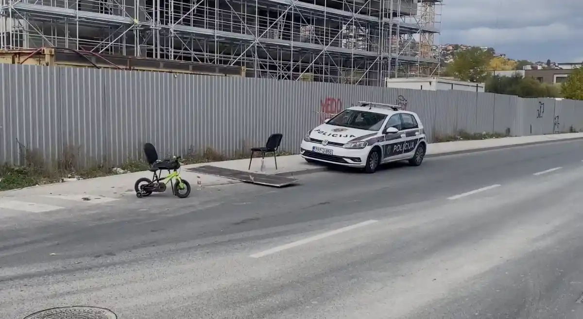 Nesreća u Sarajevu: Oplata pala na prolaznike, više osoba povrijeđeno, među njima majka i dijete