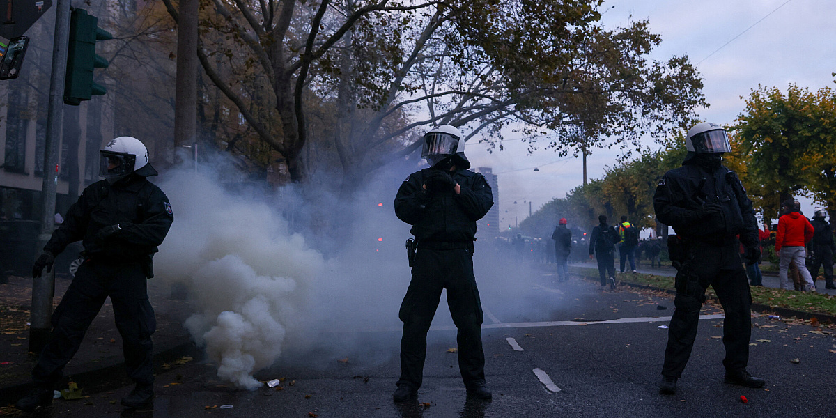 Desetine hiljada mladih protestovalo u Njemačkoj, u Kelnu korišteni vodeni topovi