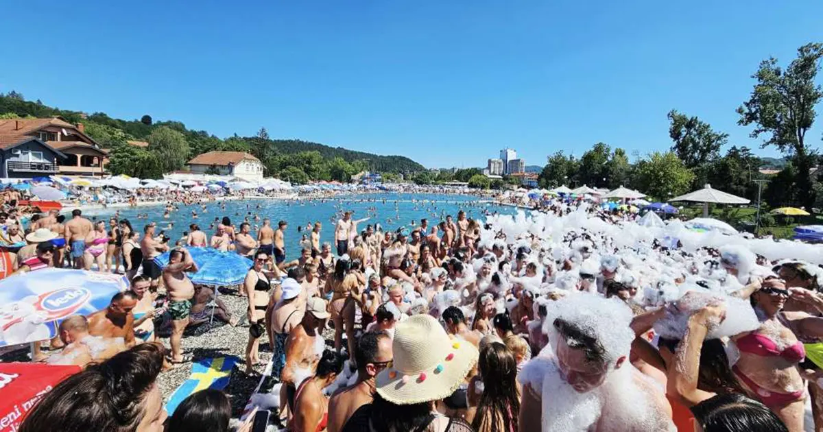 Policija intervenisala zbog mu&scaron;karca koji je snimao djecu i žene na Panonskim jezerima u Tuzli