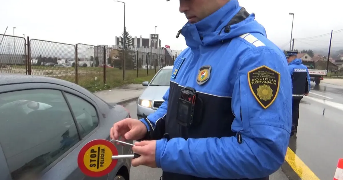 Tragedija: Dječak poginuo tokom guranja pokvarenog automobila
