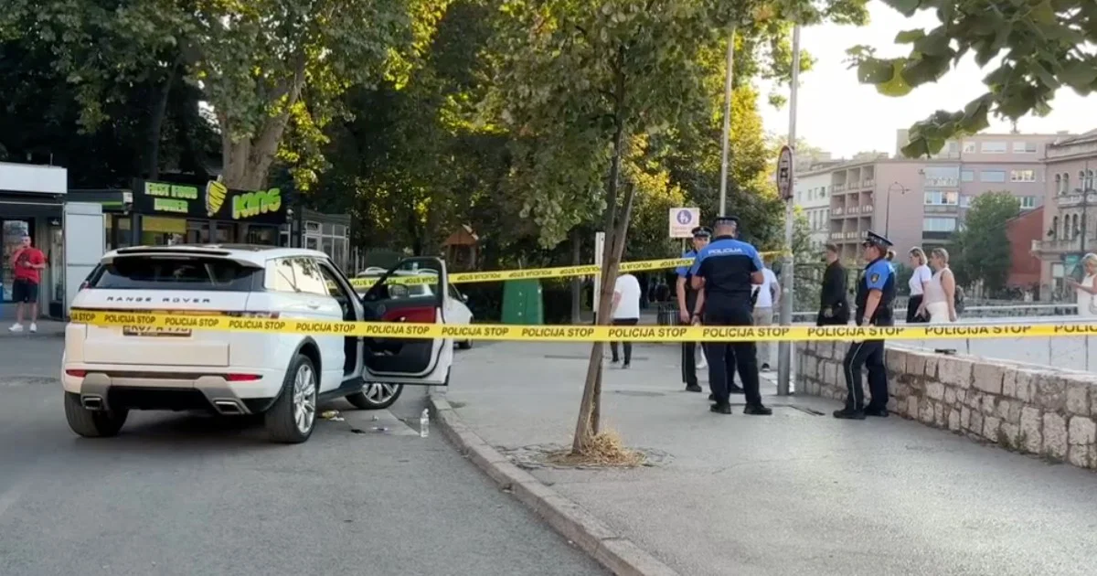 Policija osigurava područje Latinske ćuprije u Sarajevu nakon pronalaska pi&scaron;tolja i tragova krvi na vozilu