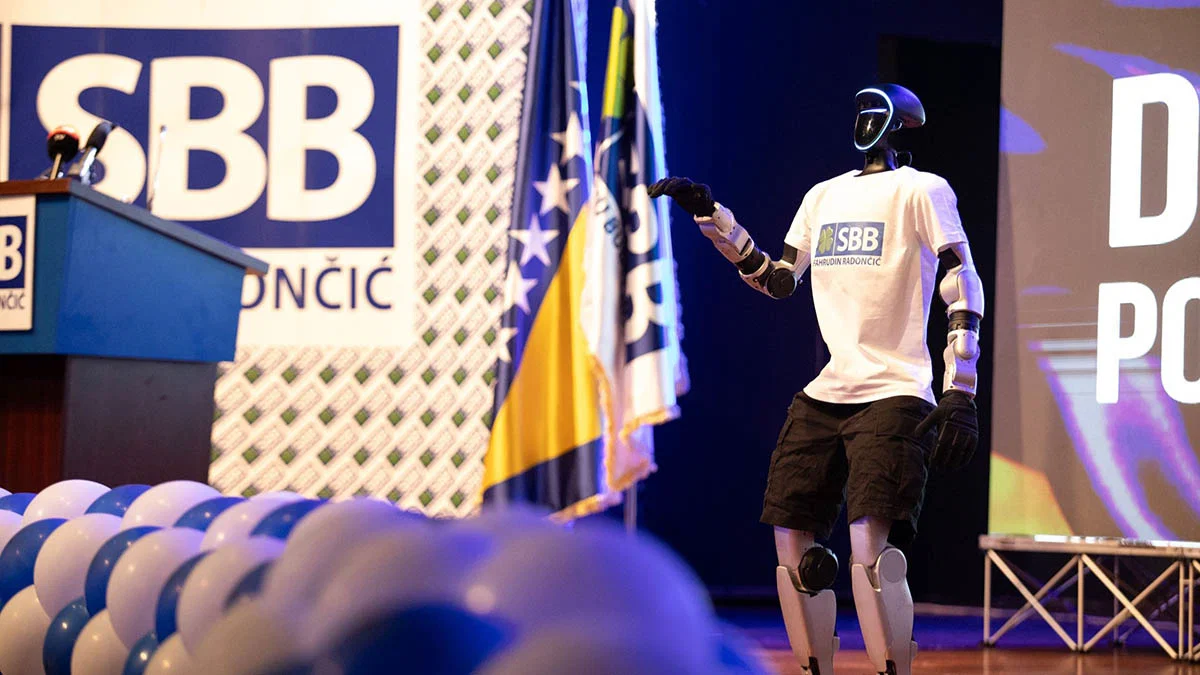 Na predizbornom skupu SBB-a u Sarajevu predstavljen humanoidni robot Robi koji je govorio o Fahrudinu Radončiću