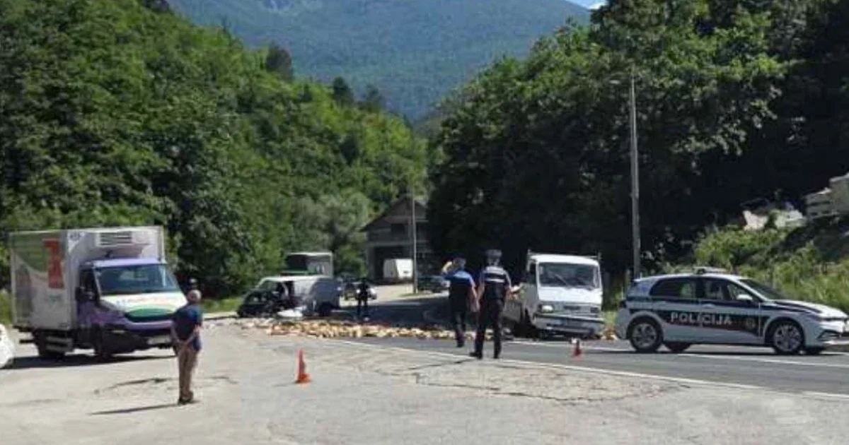 Saobraćajna nesreća na M17 kod Hadžića: Obustavljen saobraćaj, dvije osobe povrijeđene