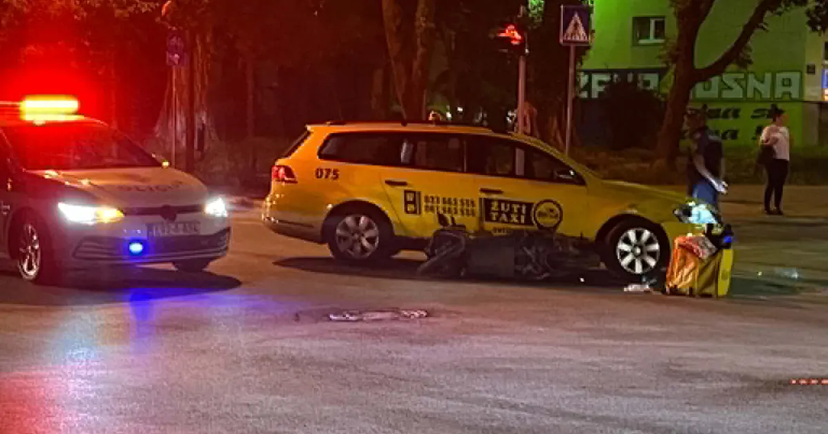 U Grbavici se sudarili taksi i motocikl dostavljača, jedna osoba prevezena na KCUS