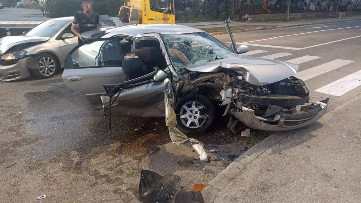 Bolnica Trebinje: Državljanka Nizozemske te&scaron;ko povrijeđena, suprug lak&scaron;e u sudaru u Gučini