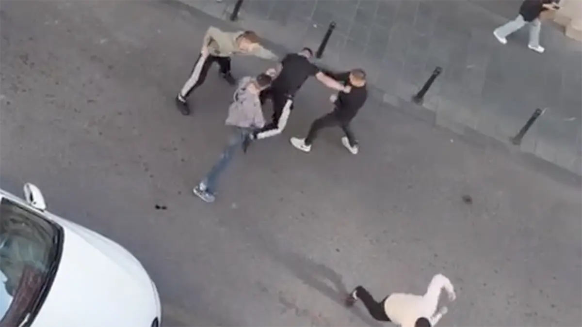 Vi&scaron;e osoba učestvovalo u fizičkom sukobu u ulici Zelenih beretki u centru Sarajeva, kori&scaron;tene letve i barske stolice