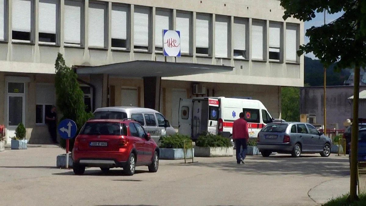 Mu&scaron;karac progutao supstancu tokom policijskog pretresa, pa umro na UKC-u