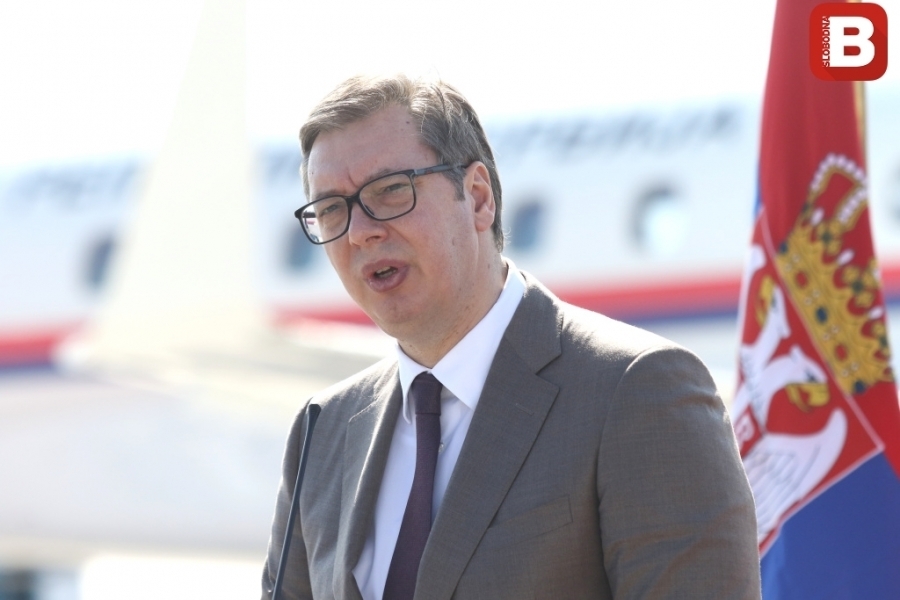 Jasmin Mujanović navodi da je srbijanski režim doveo zapadne krajnje desničarske influensere uoči izbora