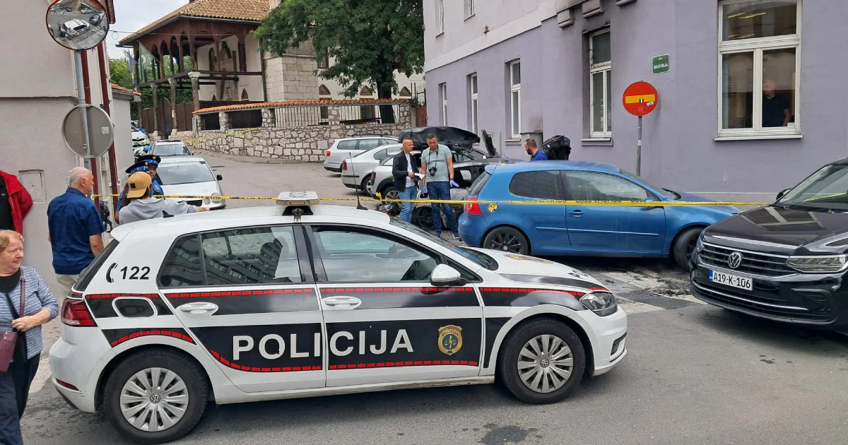 Izgorjela dva automobila u centru Sarajeva
