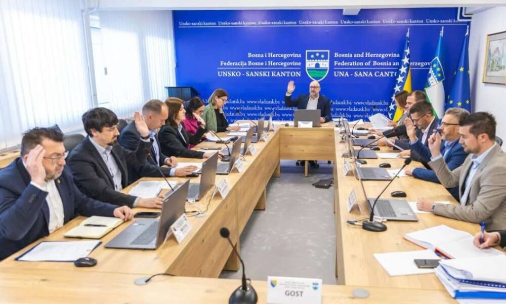 Skupljeno potrebnih 16 potpisa za smjenu Vlade USK, čeka se još i POMAK: SDA ide u opoziciju, NES u vlast Skupljeno potrebnih 16 potpisa za smjenu Vlade USK, čeka se još i POMAK: SDA ide u opoziciju, NES u vlast
